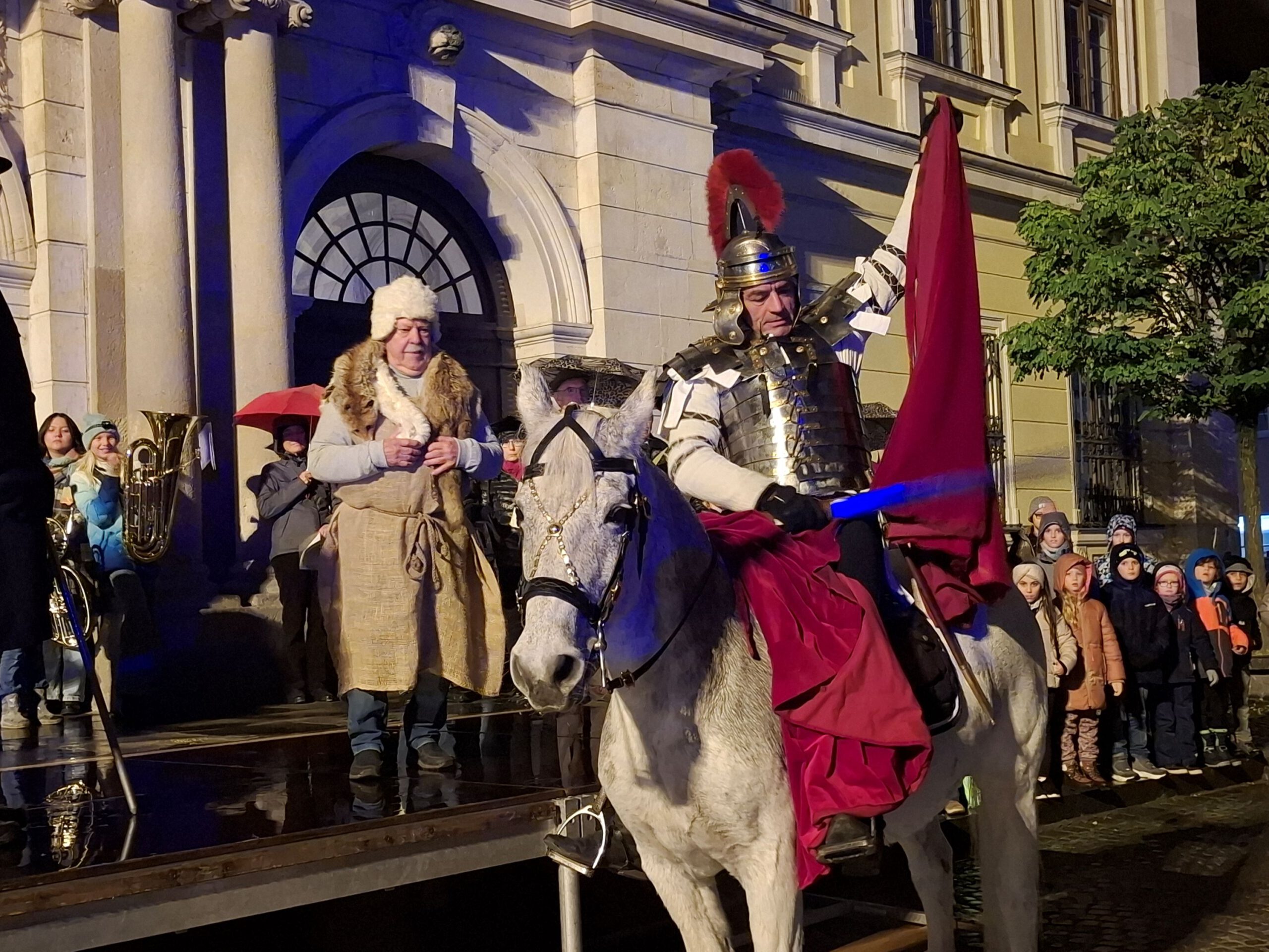 Martinsspiel mit Laternenumzug in Lauingen